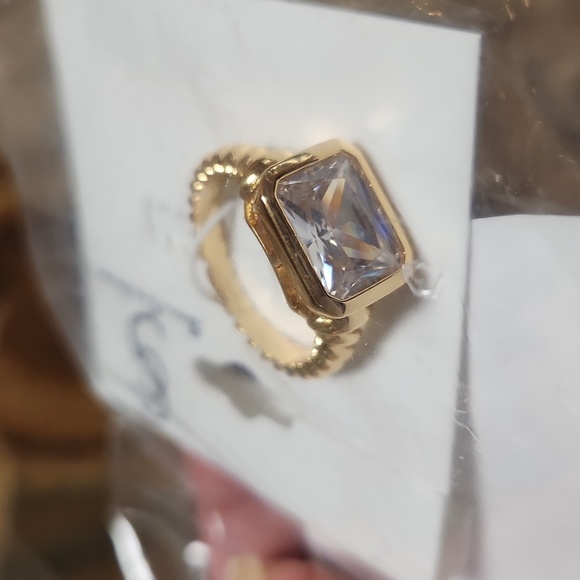 Emerald cut cubic zirconia - Picture 5 of 6